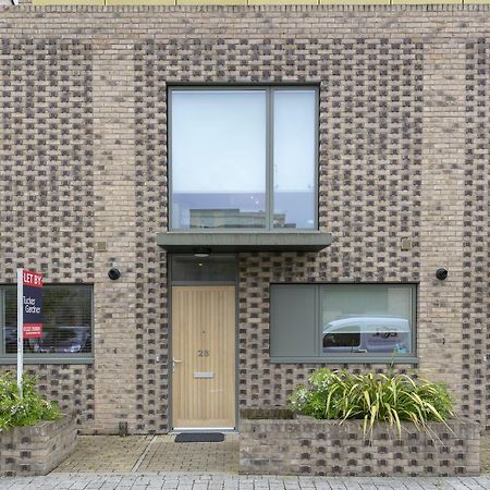 Modern & Exquisite Trumpington Townhouse With Parking & 5 Mins To Papworth Hospital Cambridge  Exterior photo